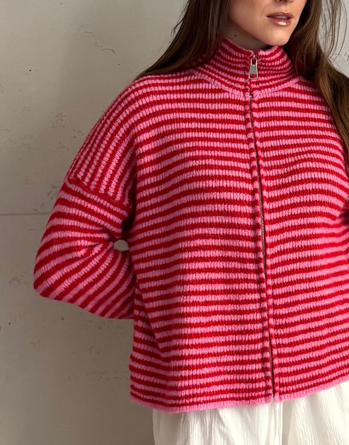 Gestreifte Strickjacke mit Reißverschluss & Stehkragen - Switch - Fashion