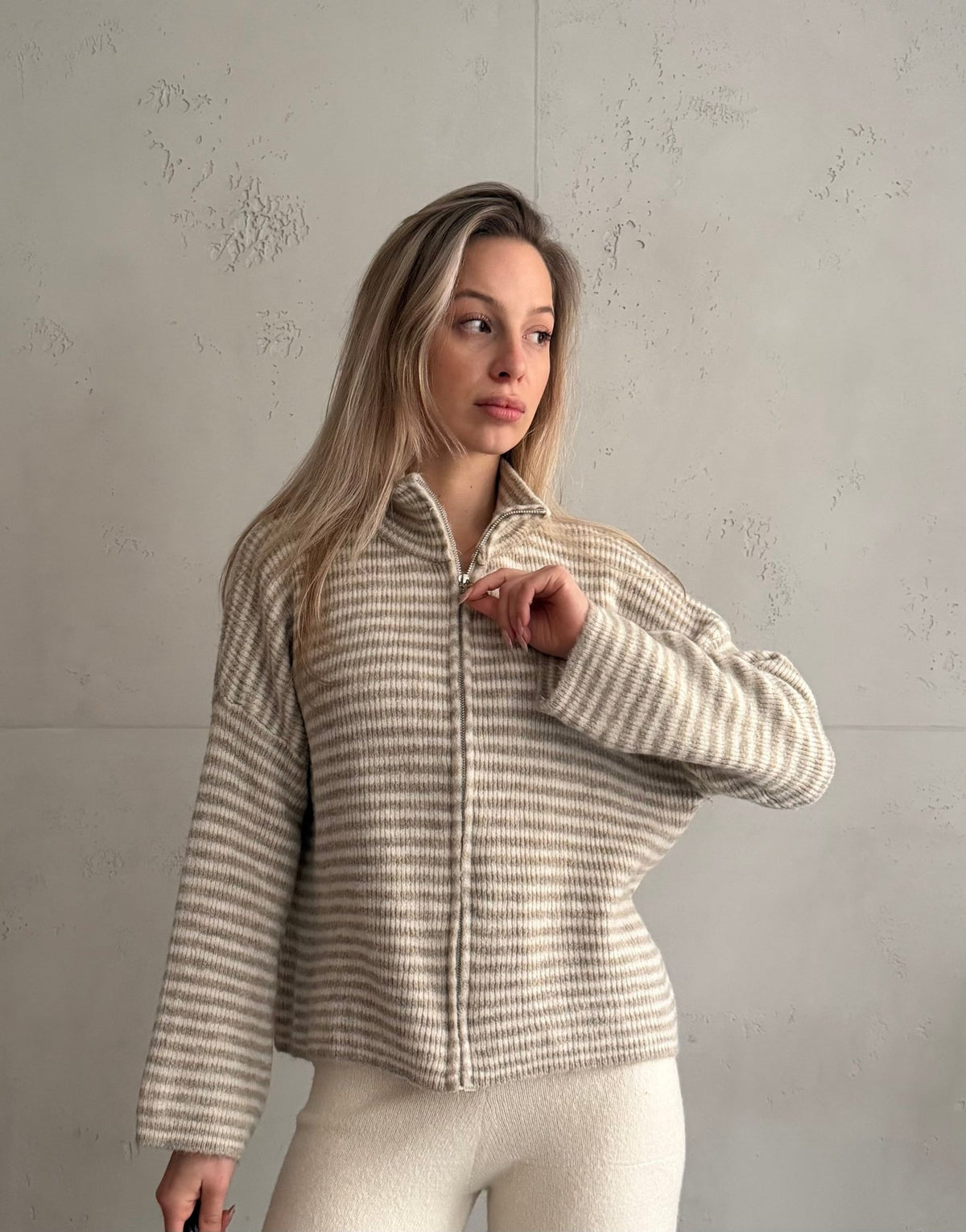 Gestreifte Strickjacke mit Reißverschluss & Stehkragen - Switch - Fashion