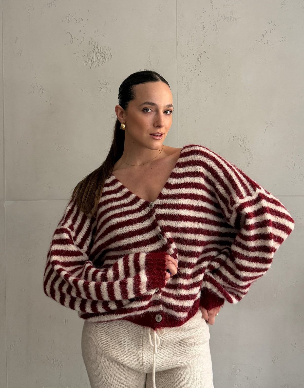 Gestreifte Strickjacke mit V - Ausschnitt - Switch - Fashion