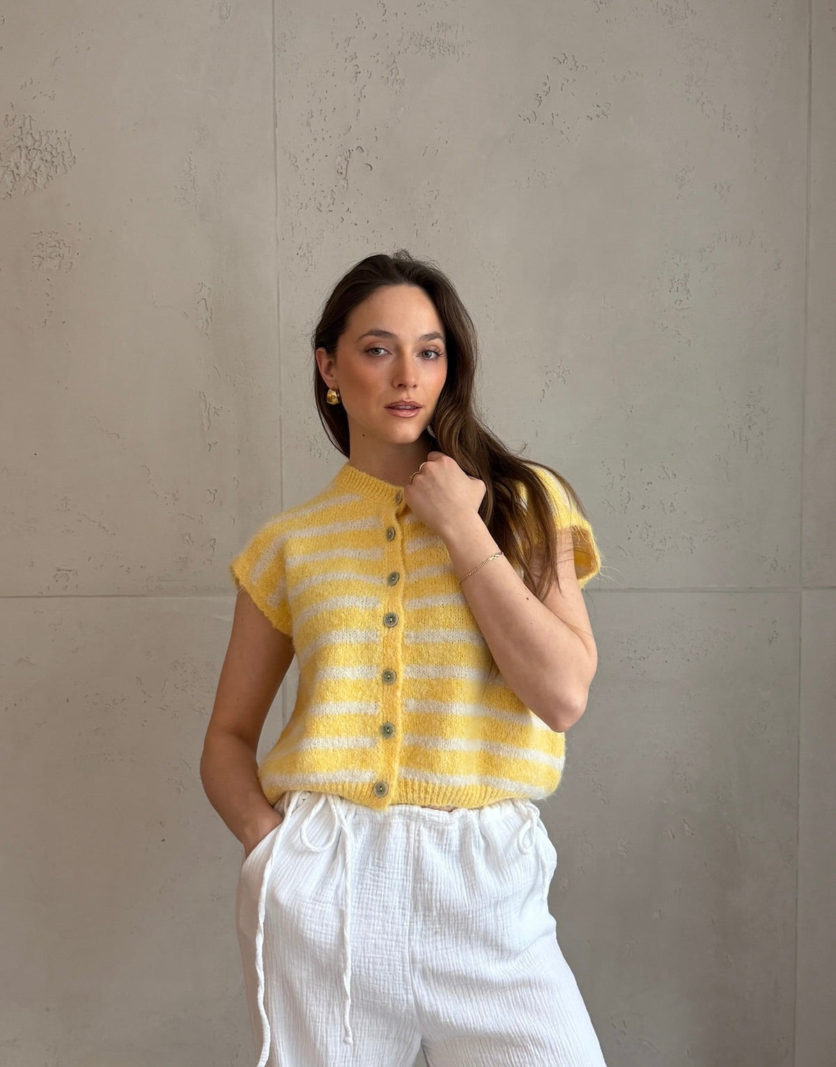 Gestreifter Pullunder mit Knöpfen & Übergeschnittener Schulter - Switch - Fashion
