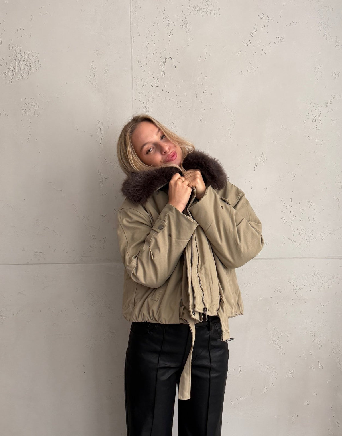 Jacke mit abnehmbarem Fellkragen - Switch-Fashion