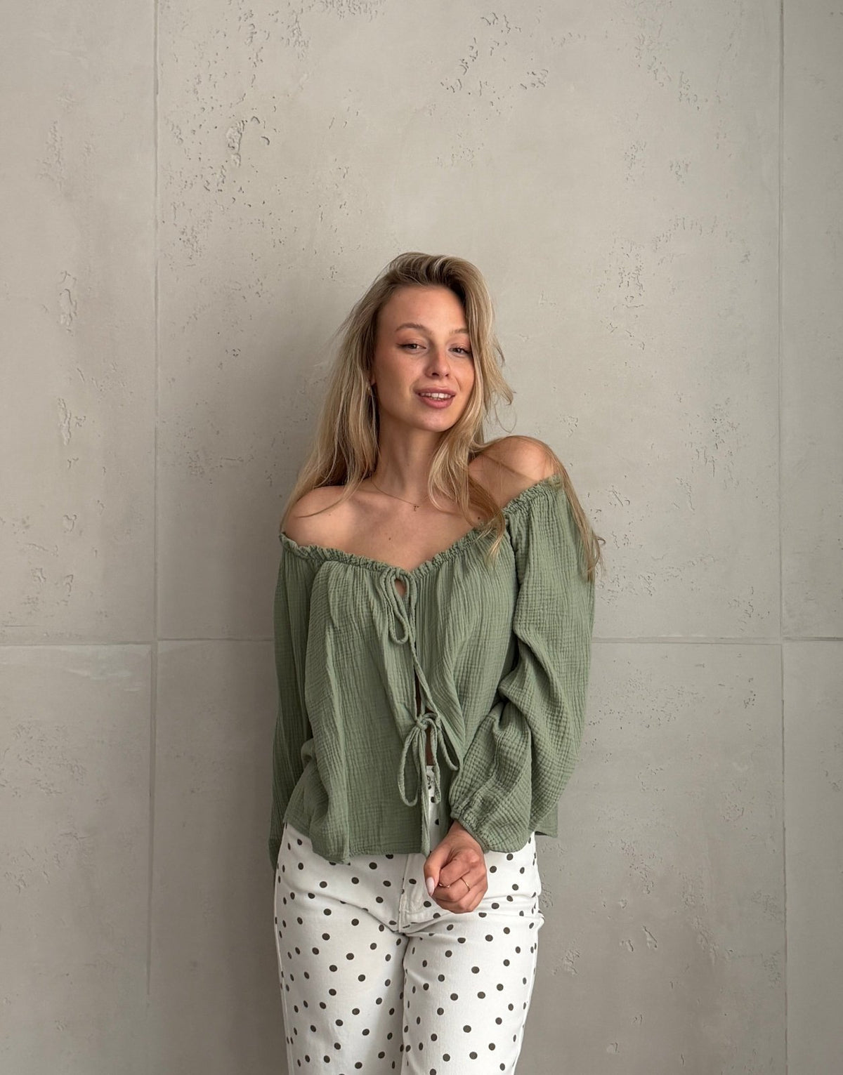 Kurze Musselinbluse mit Schleifen und Gummizug - Switch - Fashion