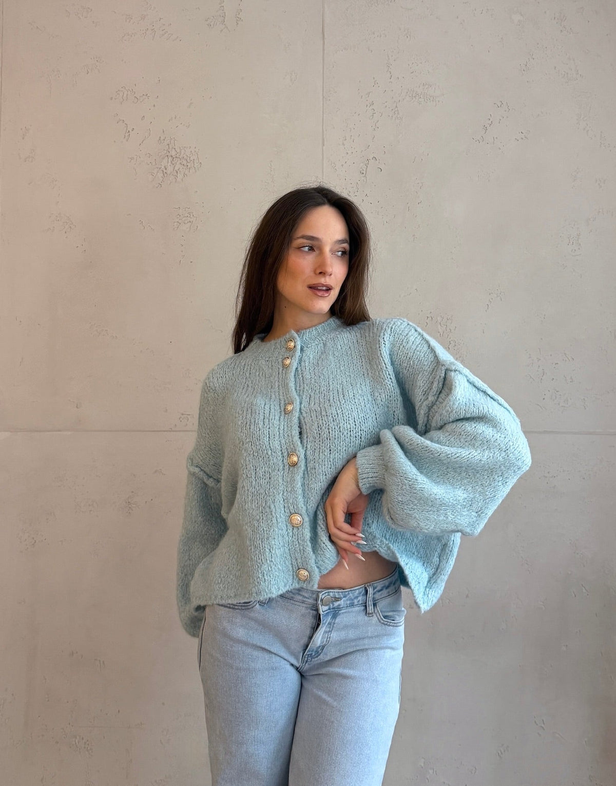 Kurze Strickjacke mit goldenen Knöpfen - Switch - Fashion