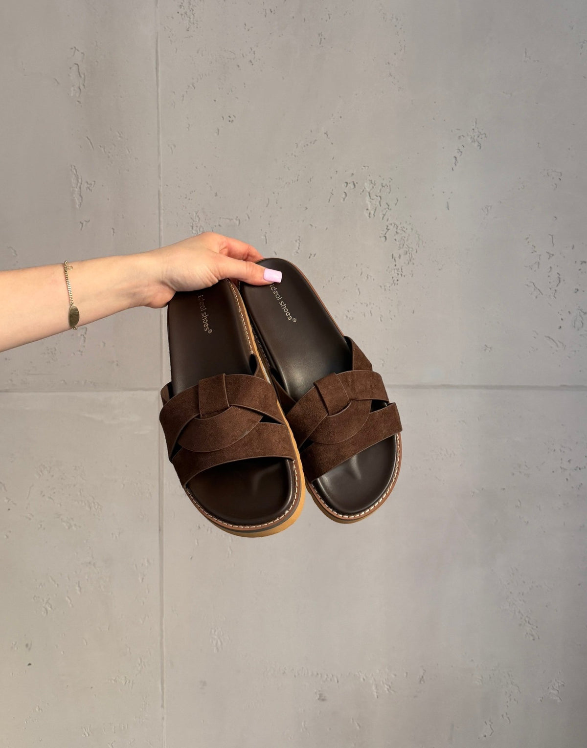 Schlappen mit gewebtem Riemen in Wildleder - Optik - Switch - Fashion