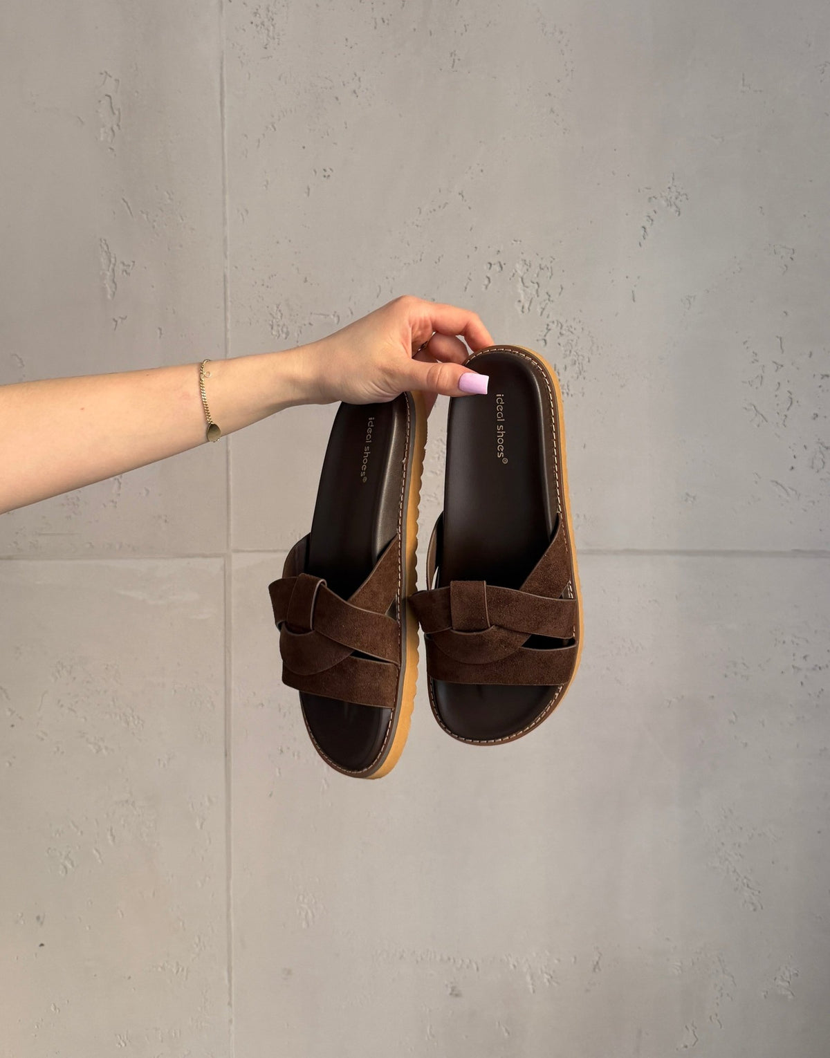 Schlappen mit gewebtem Riemen in Wildleder - Optik - Switch - Fashion