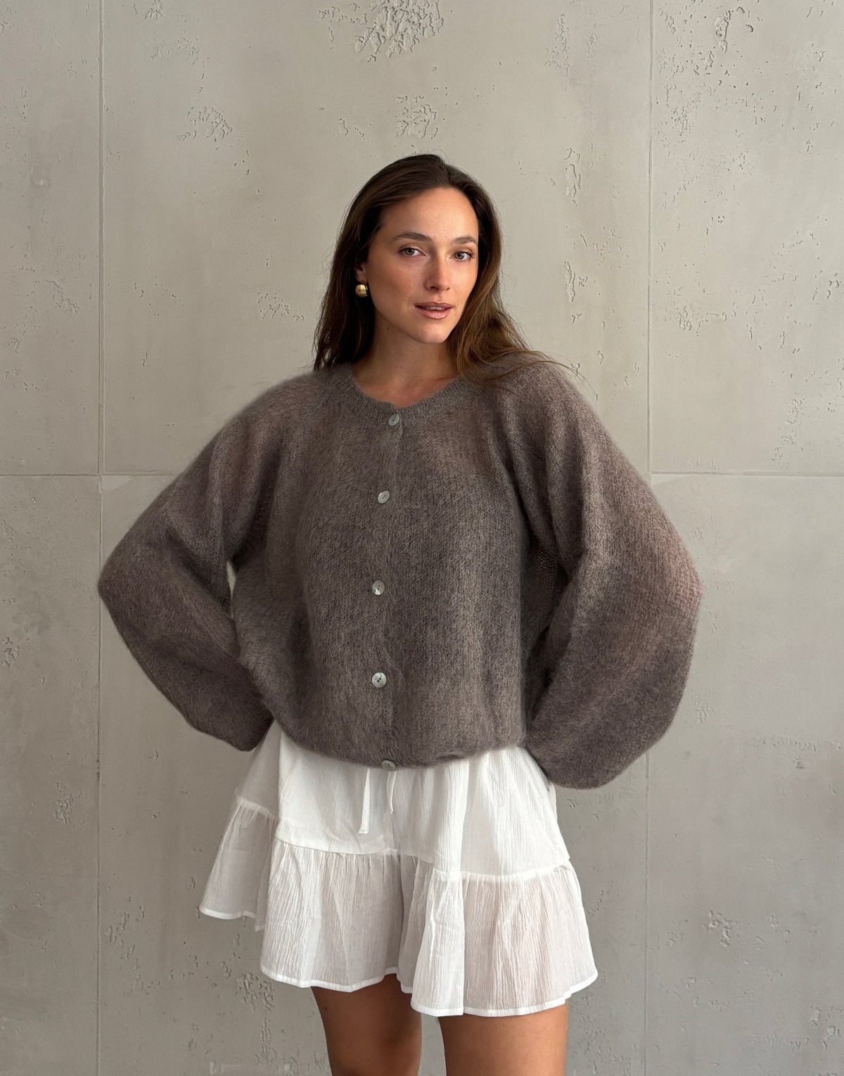 Strickjacke mit 80 % Mohair in Taupe – Mohair oder Kaschmir