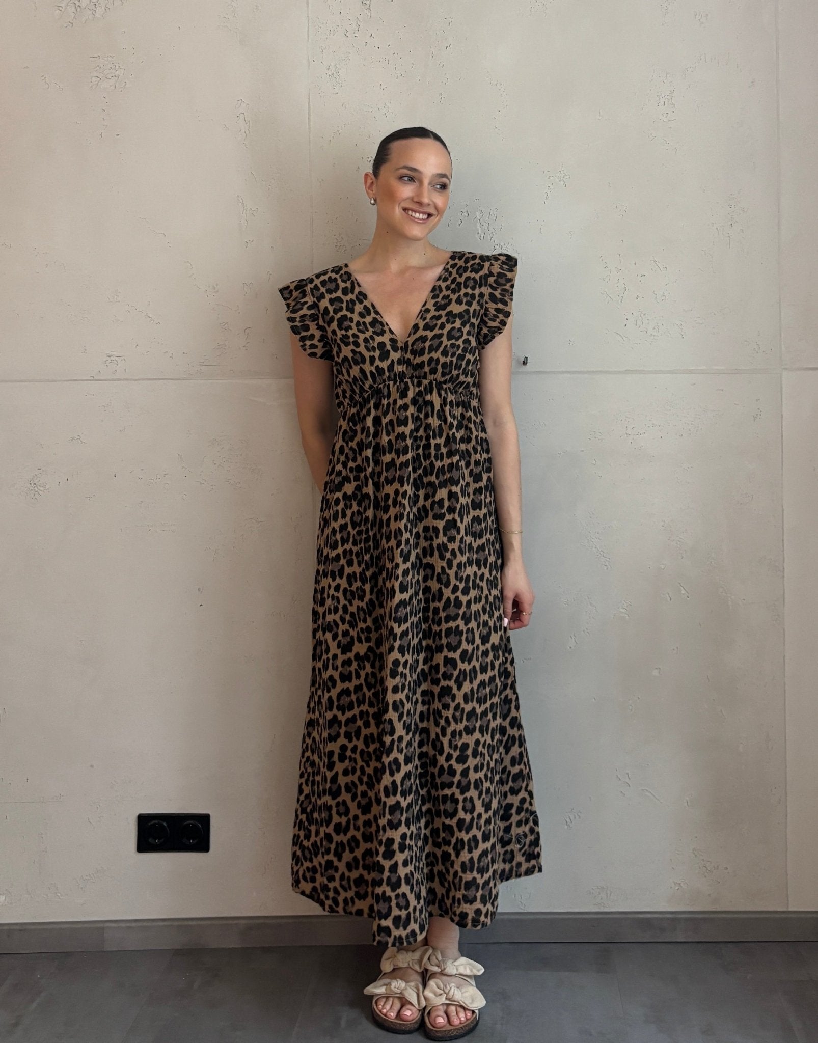 Leo Maxi Musselinkleid in Braun – Leo Print im Herbst kombinieren