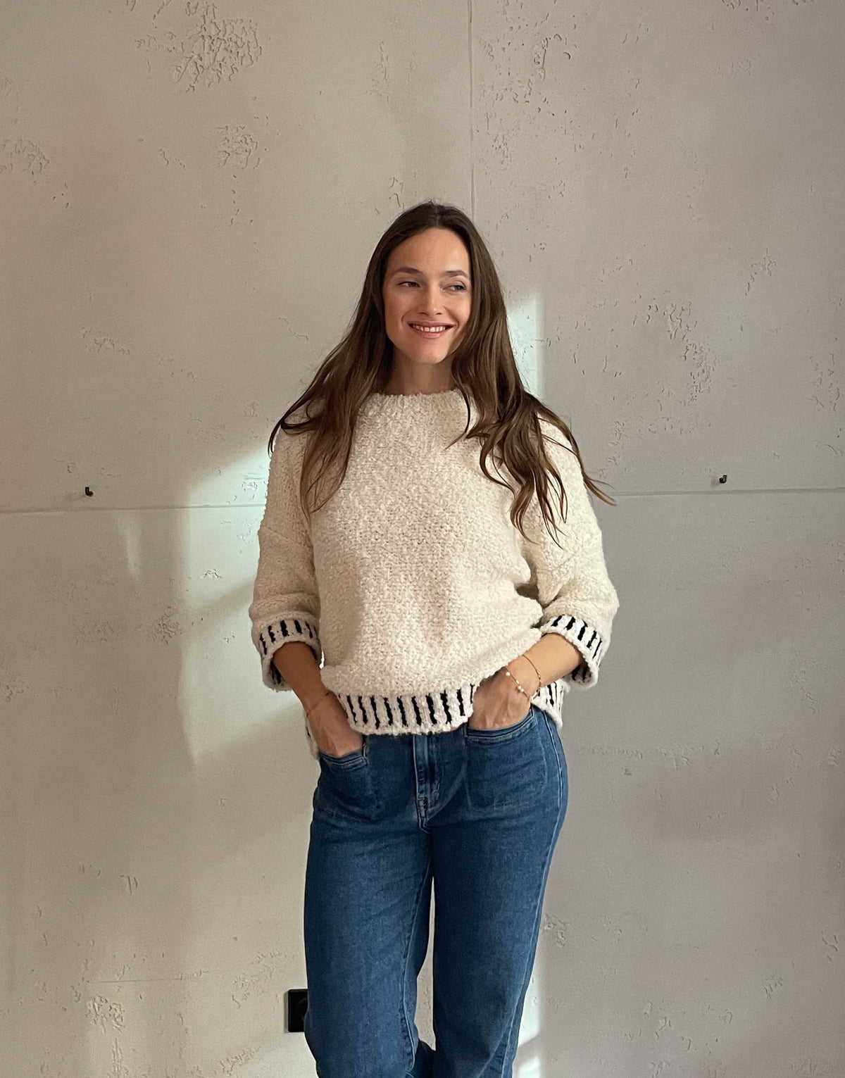 Kurzer Boucle Pullover in Hellbeige