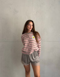 Durchgeknöpfte Strickjacke mit Streifen und Smiley Patch