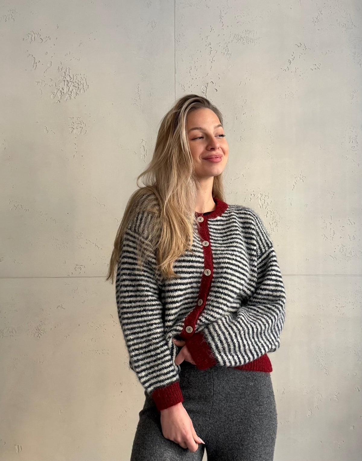Feingestreifte Strickjacke mit Knöpfen - Switch - Fashion