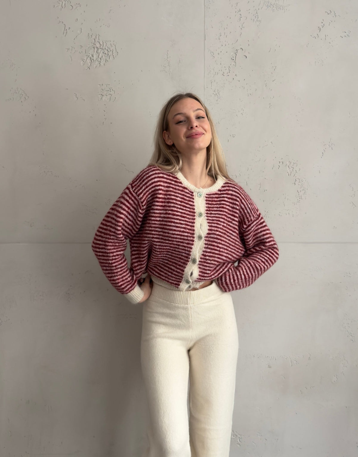 Feingestreifte Strickjacke mit Knöpfen - Switch - Fashion