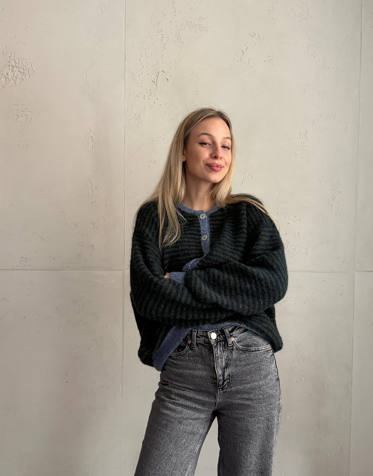 Feingestreifte Strickjacke mit Knöpfen - Switch - Fashion