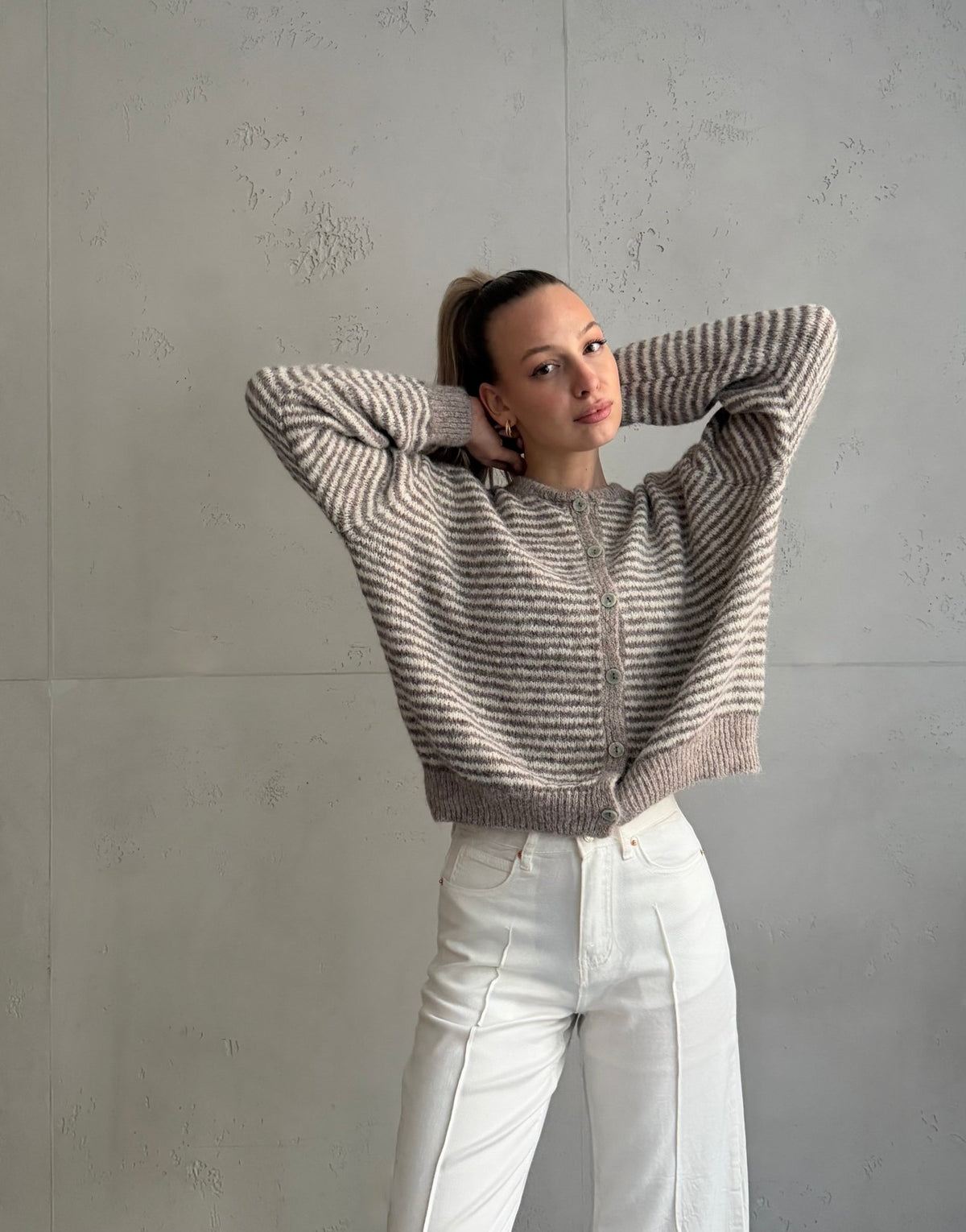 Feingestreifte Strickjacke mit Knöpfen - Switch - Fashion