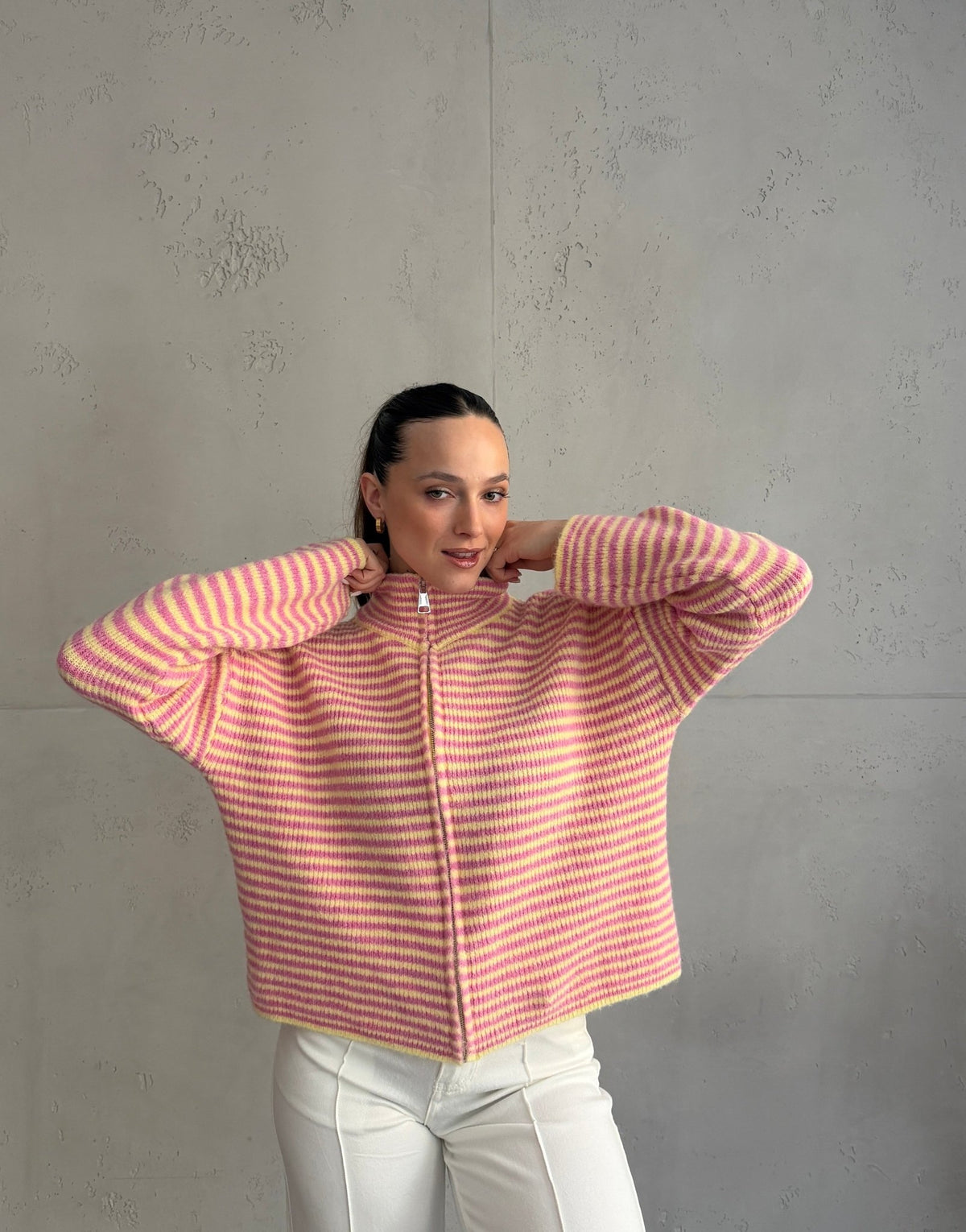 Gestreifte Strickjacke mit Reißverschluss & Stehkragen - Switch - Fashion