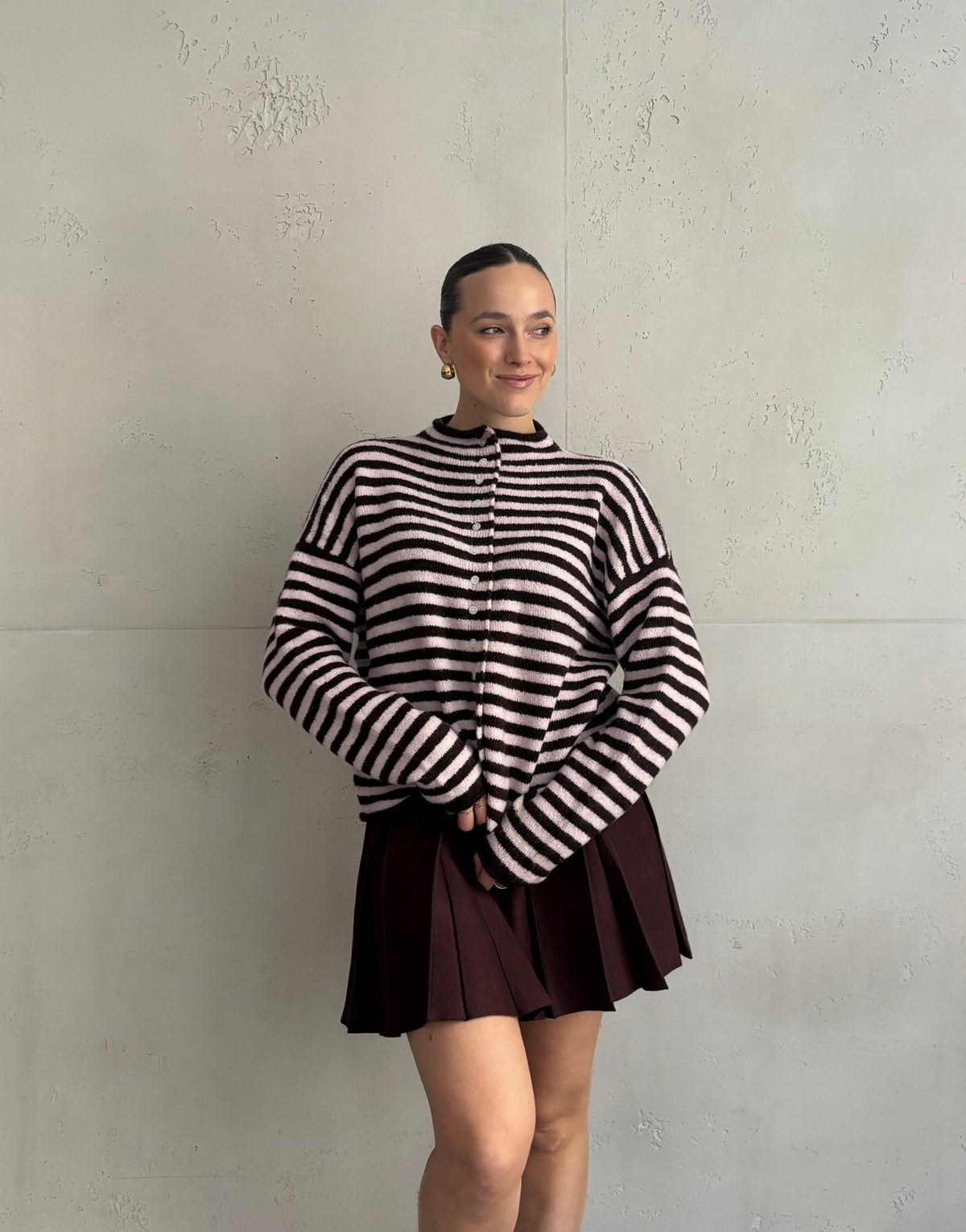 Gestreifte Strickjacke mit Stehkragen & Knöpfen - Hauptfoto