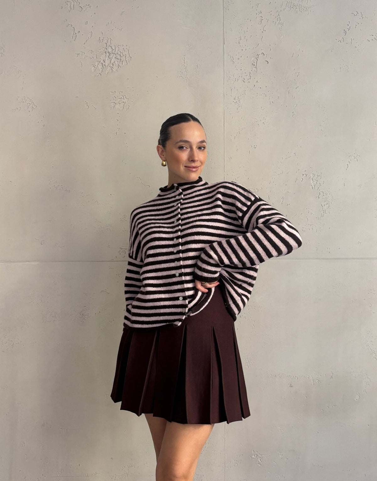 Gestreifte Strickjacke mit Stehkragen - Farbe