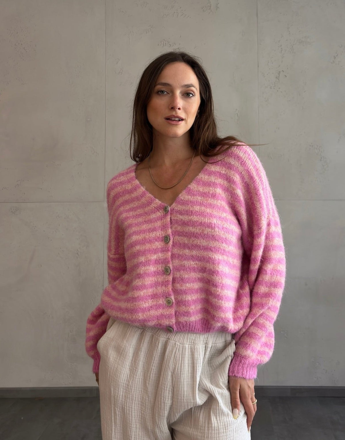 Gestreifte Strickjacke mit V - Ausschnitt - Switch - Fashion