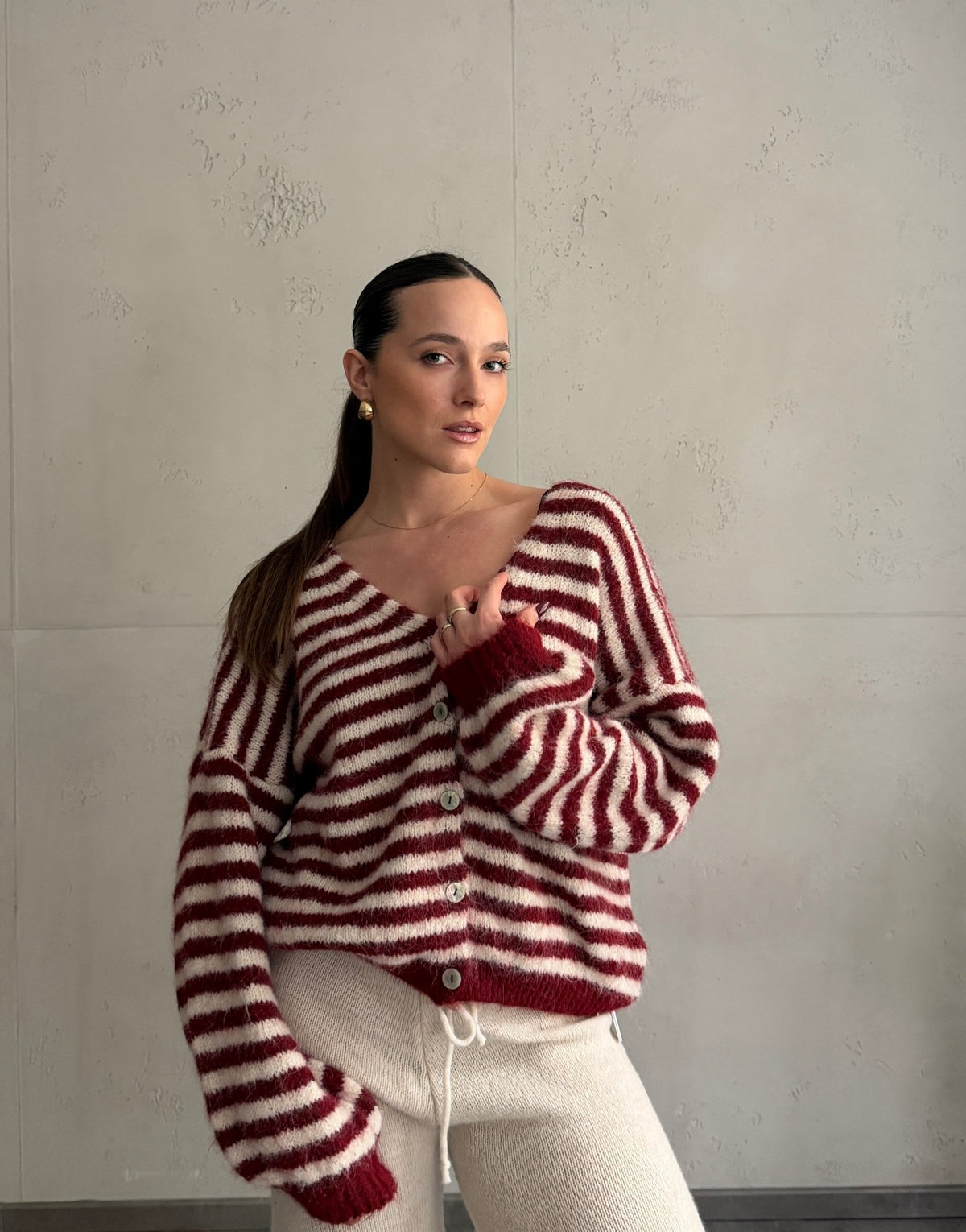 Gestreifte Strickjacke mit V - Ausschnitt - Switch - Fashion