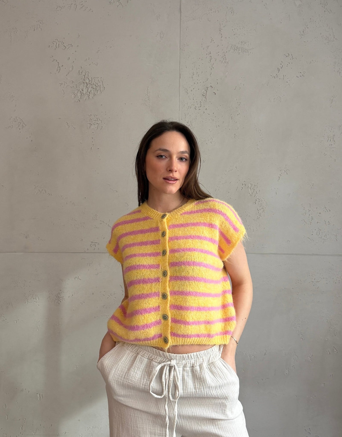 Gestreifter Pullunder mit Knöpfen & Übergeschnittener Schulter - Switch - Fashion
