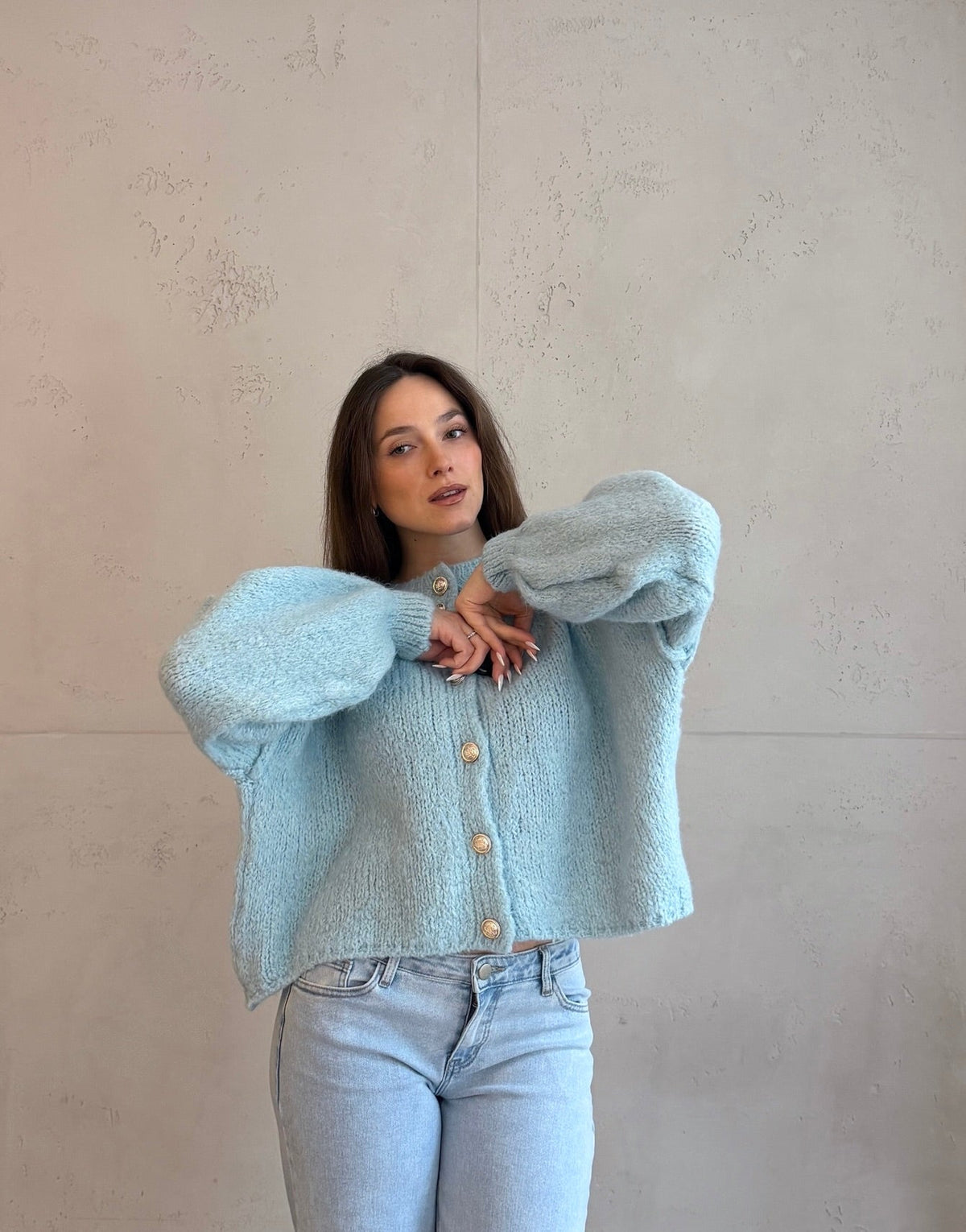 Kurze Strickjacke mit goldenen Knöpfen - Switch - Fashion