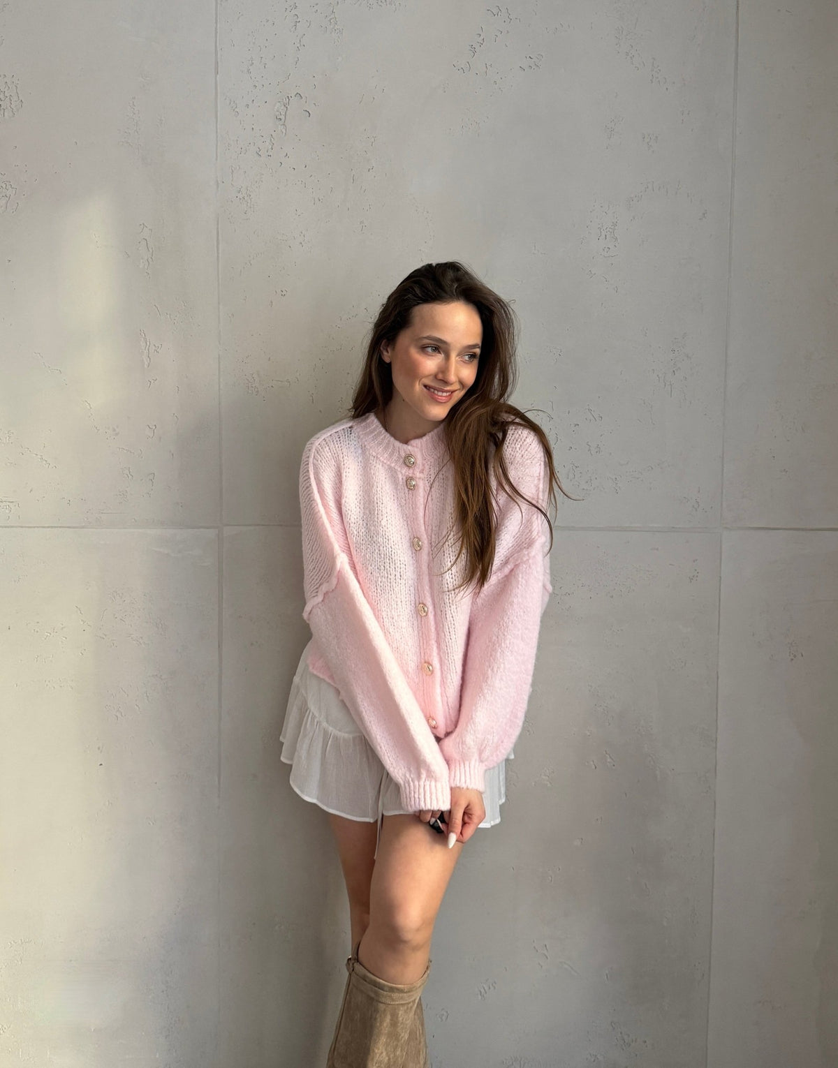 Kurze Strickjacke mit goldenen Knöpfen - Switch - Fashion