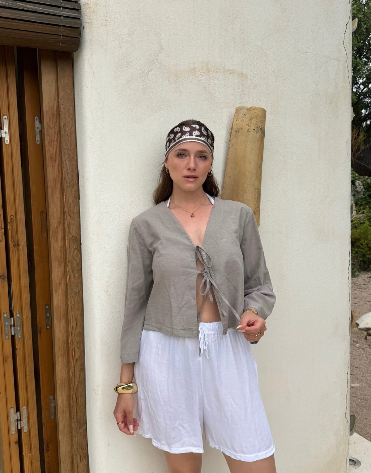 Leinen Bluse zum Binden – V-Ausschnitt, ausgestellter Arm - Switch-Fashion