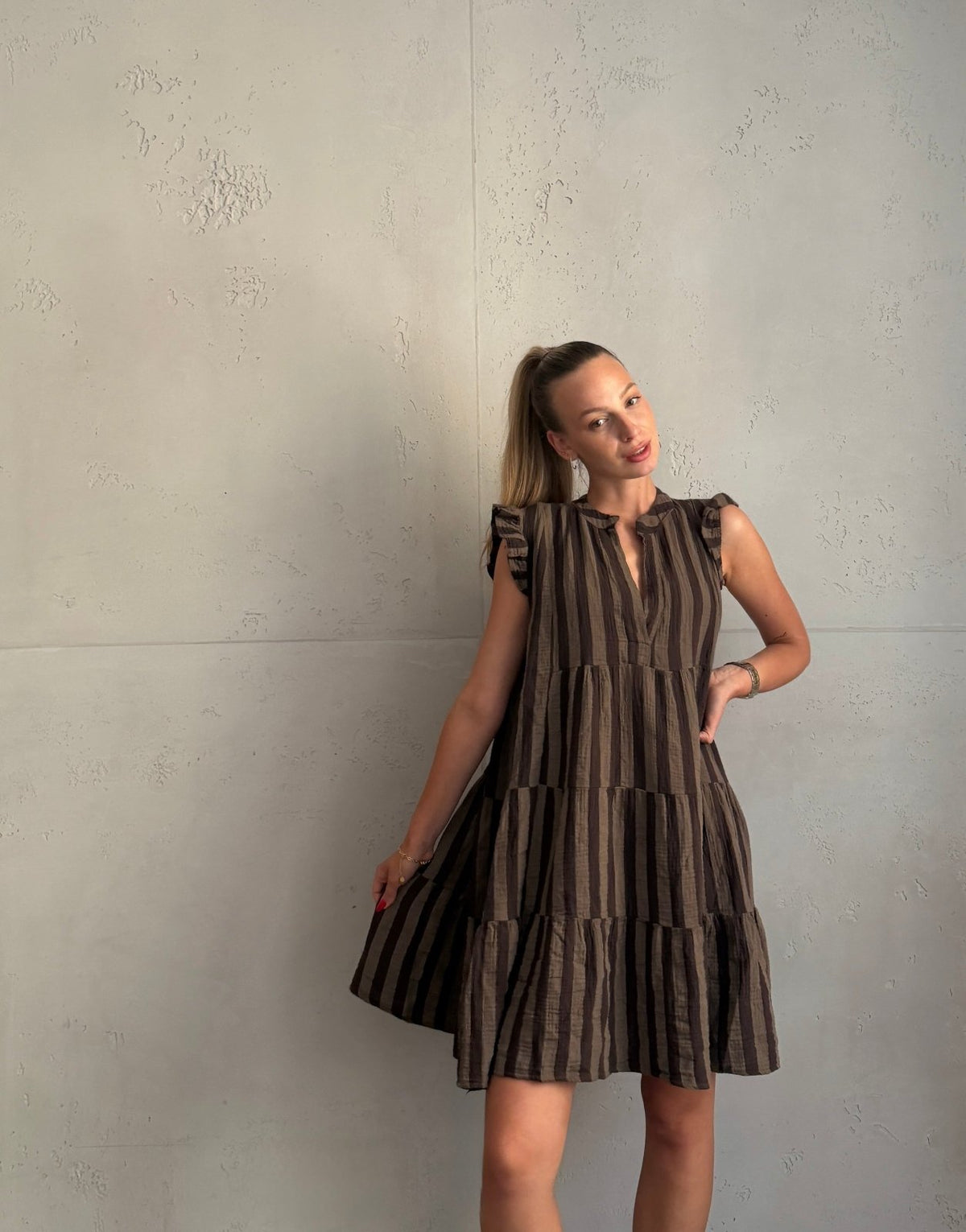 Musselin Minikleid mit Streifen & Rüschenärmel – 100% Baumwolle - Switch-Fashion