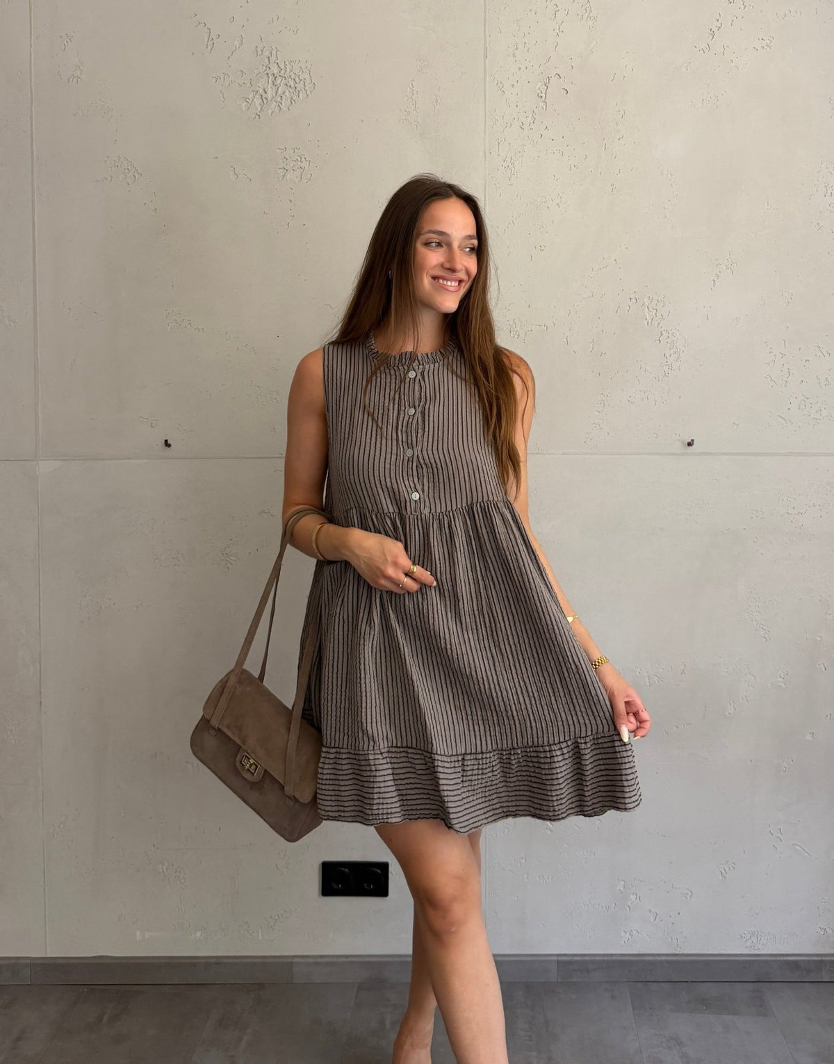 Musselin Minikleid mit Streifen & Rüschenkragen – Ärmellos - Switch-Fashion