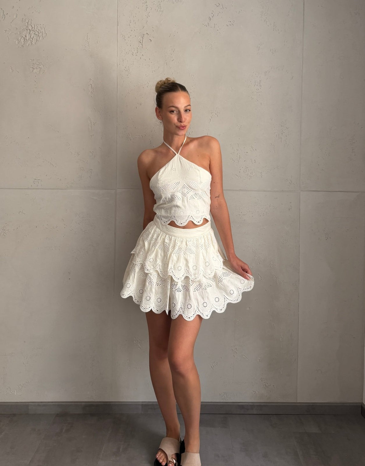 Neckholder Top mit Lochdesign in Offwhite - Switch-Fashion
