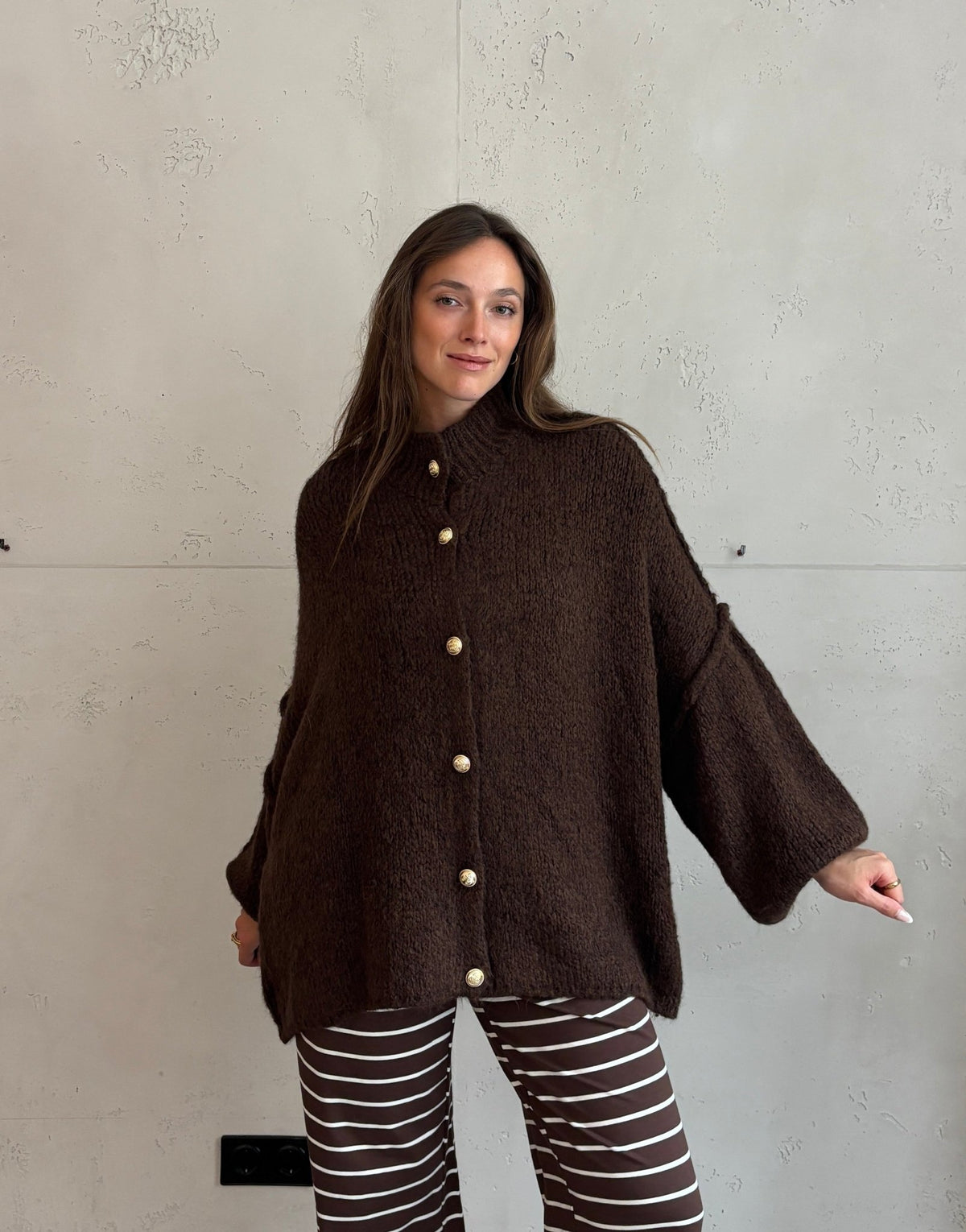 Oversize Strickjacke mit Knöpfen