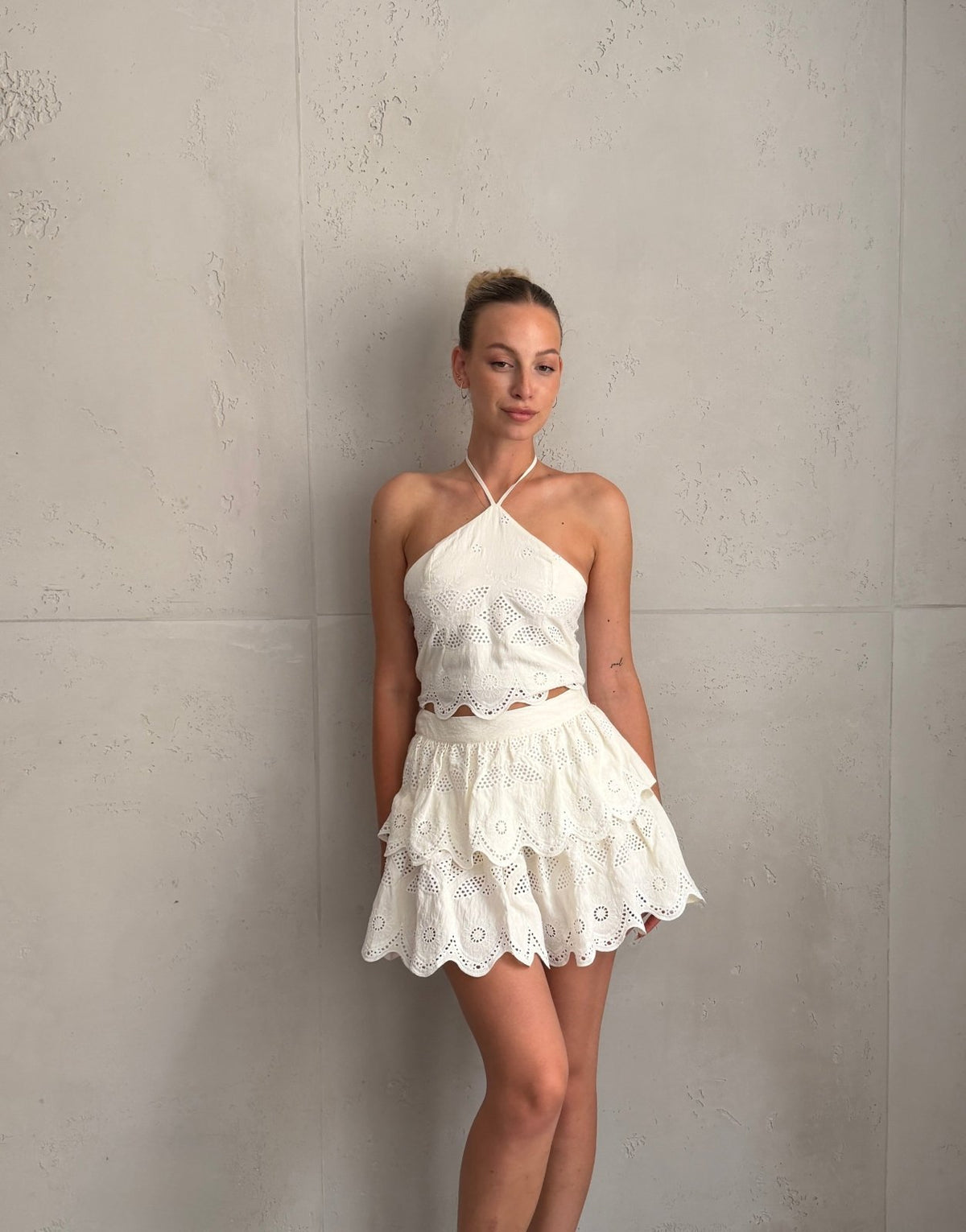 Rüschenskort mit Lochdesign – Offwhite, gefüttert - Switch-Fashion