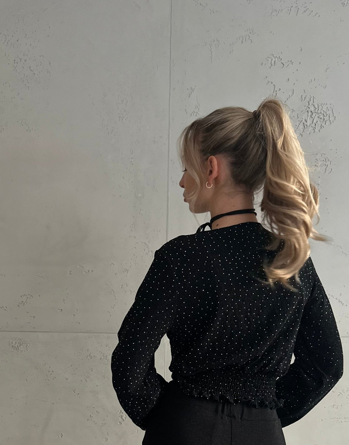 Strassbesetze Bluse mit Rosen Halskette - Switch - Fashion