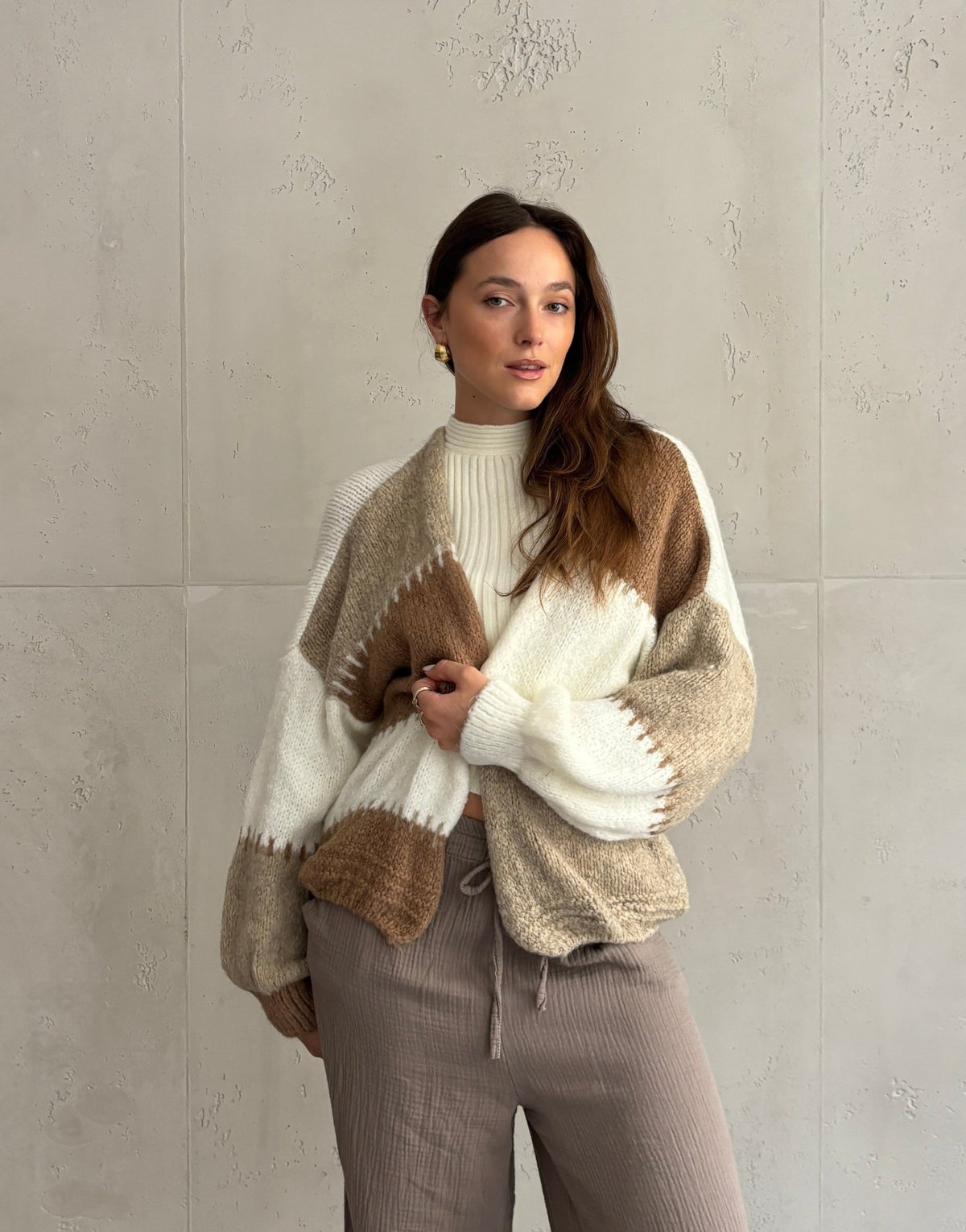 Strickjacke mit Kontrastnaht - Details