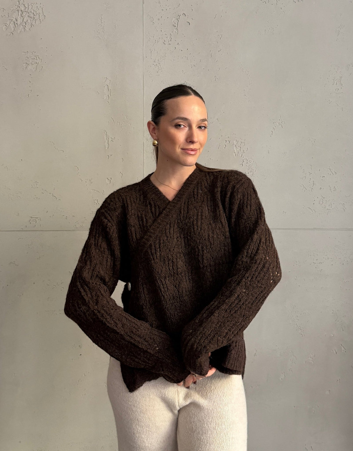 Strickjacke mit Taillen-Knopf - Vorderansicht