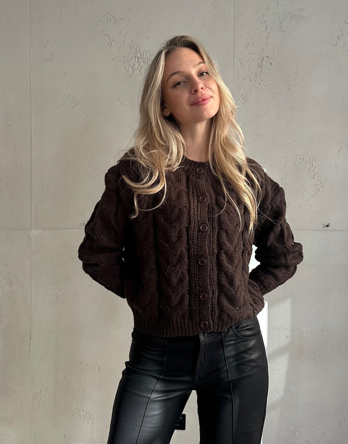 Strickjacke mit Zopfmuster - Strickbild