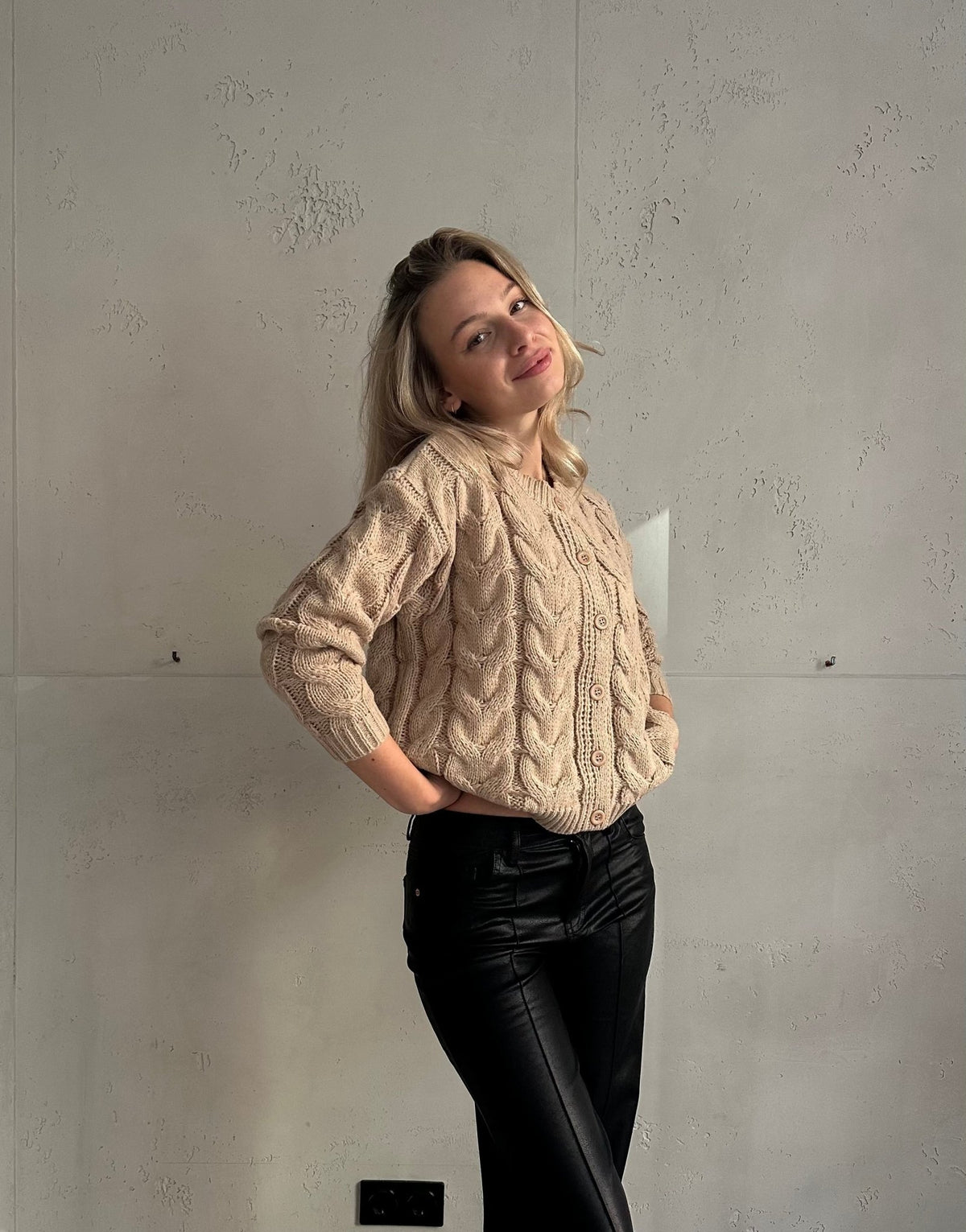Strickjacke mit Zopfmuster - Detail 2