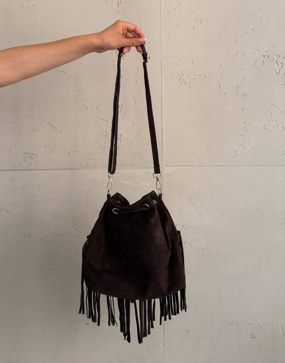 Suede Bucket Bag mit Fransen – 100% Leder, Dunkelbeige - Switch-Fashion